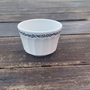 Small condiment or dip bowl